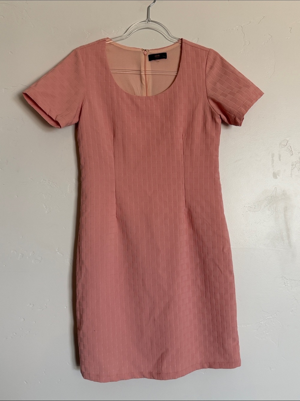 Zink London Scoop Neck Short Sleeve Sheath Dress Textured Checkered Pattern